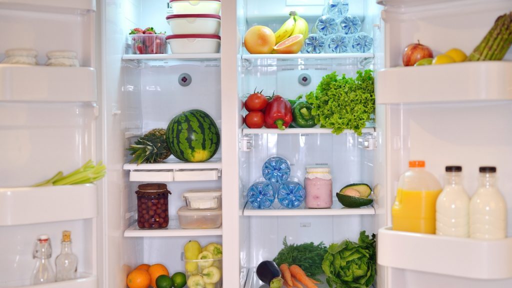 Clean the Interior of Refrigerator