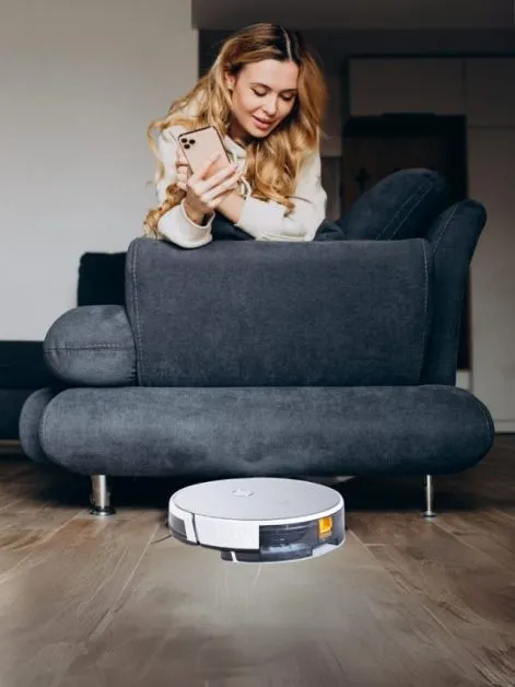 Robot vacuum cleaner Low Profile Design