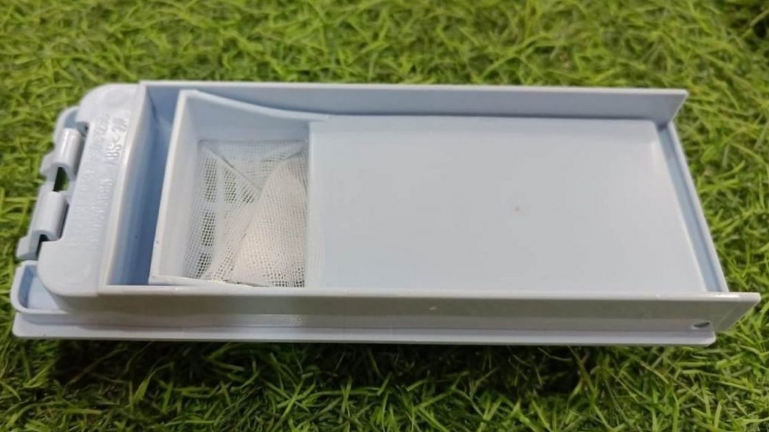 Removing and Cleaning the Filter