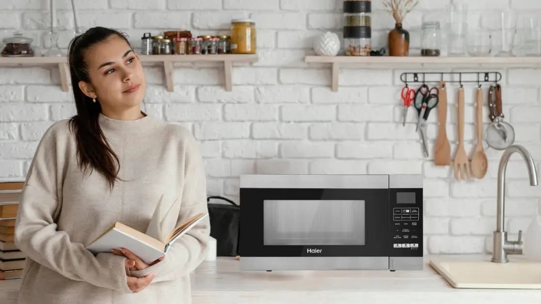 Pros and Cons of Microwave Cooking