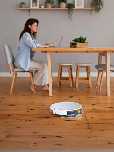 Robot Vacuum Cleaner Cleaning Larger Rooms