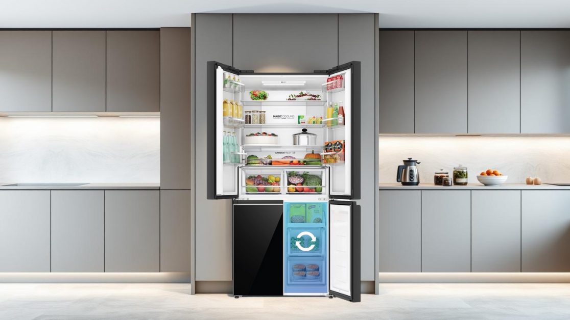Convertible fridge space in 4 door refrigerator