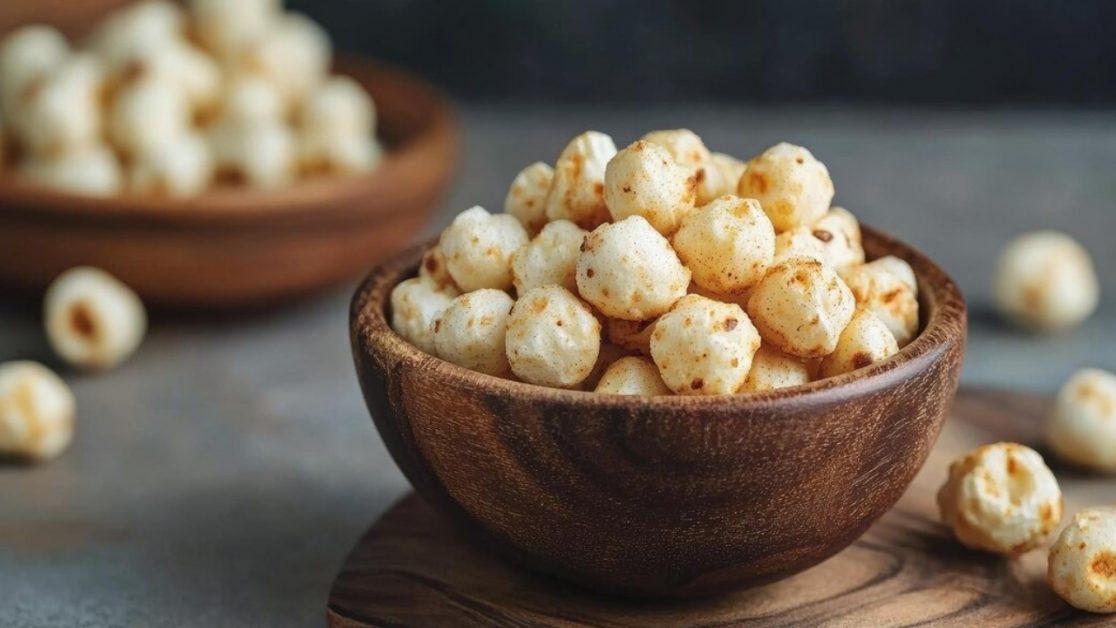 Make Roasted Makhanas in microwave