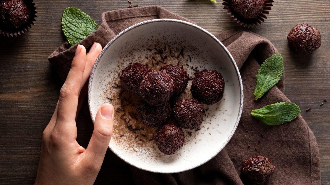 Make Hot chocolate bombs in microwave