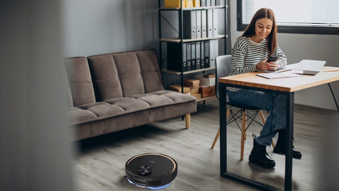 Bachelors are loving this robot vacuum cleaner