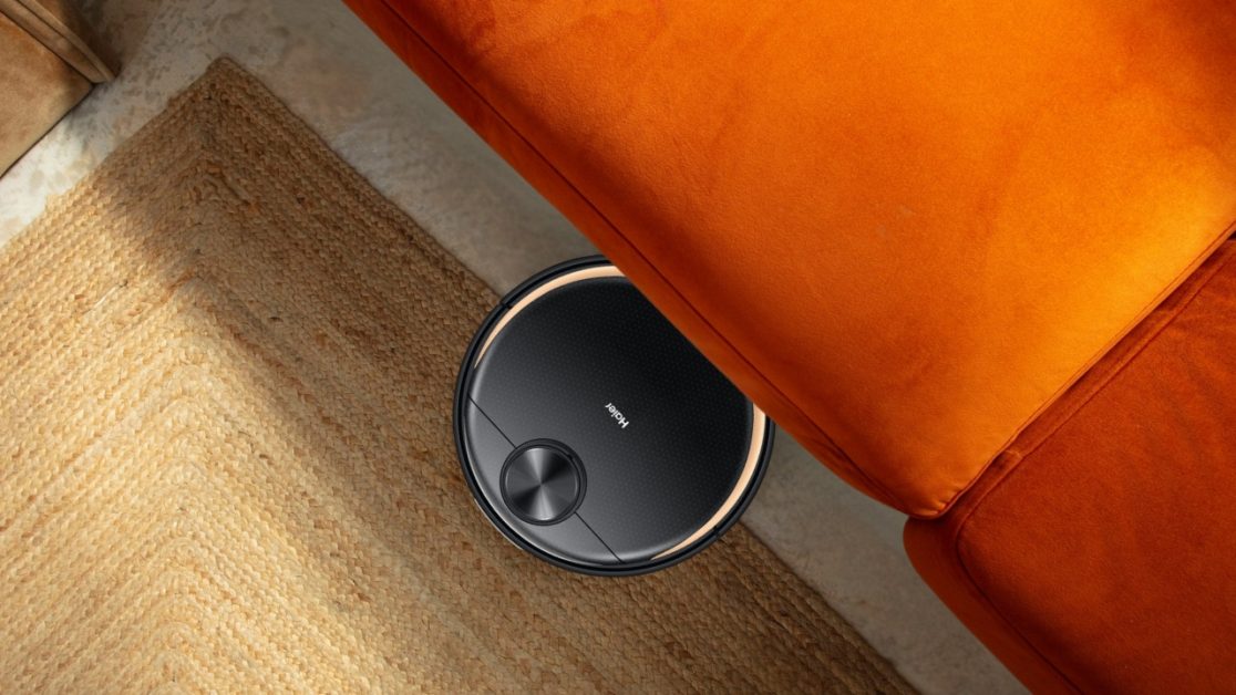 Robot vacuum cleaner is perfect for corners and edges
