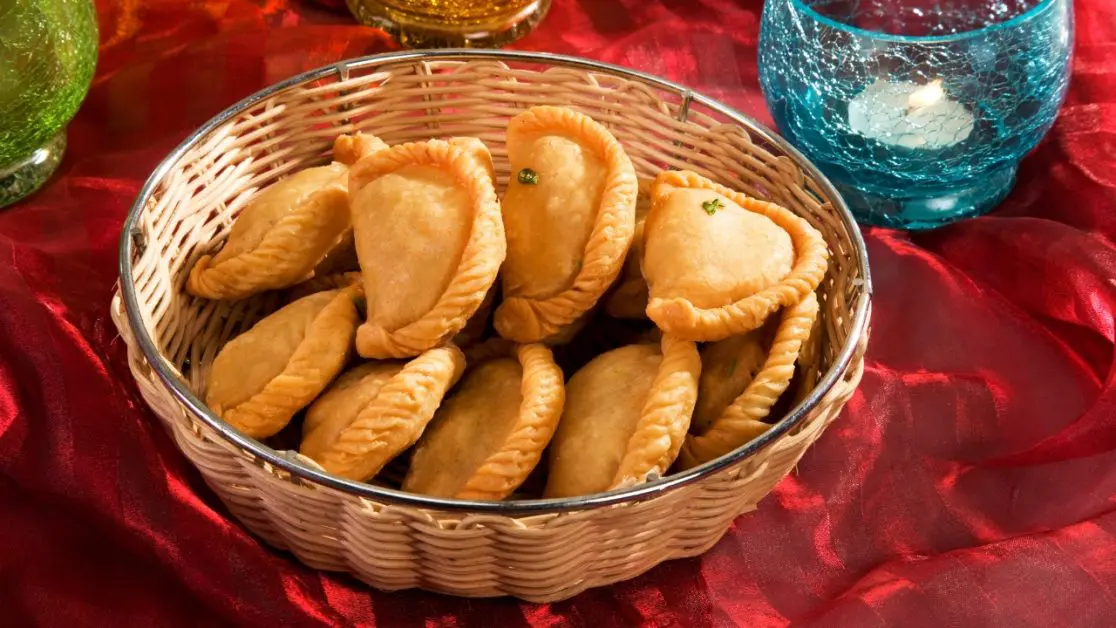 Make Festive Gujiyas in microwave
