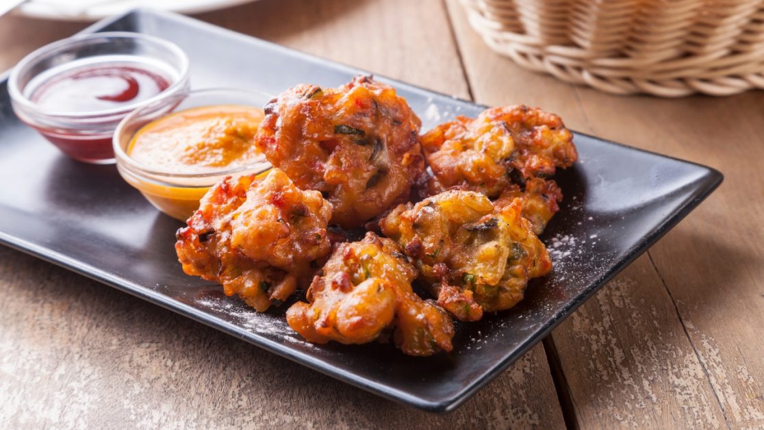 Make crispy pakoras in air fryer