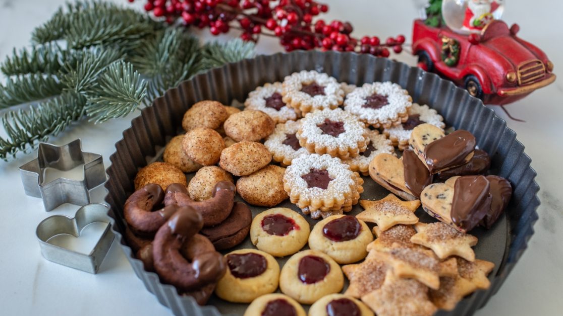 Make Christmas cookies in air fryer