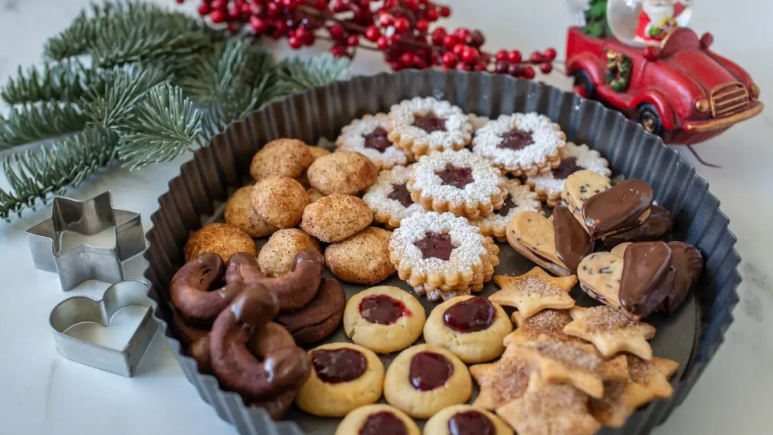 Make Christmas cookies in air fryer