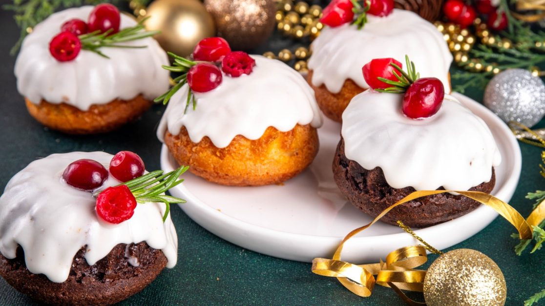 Make Small Christmas cakes in microwave