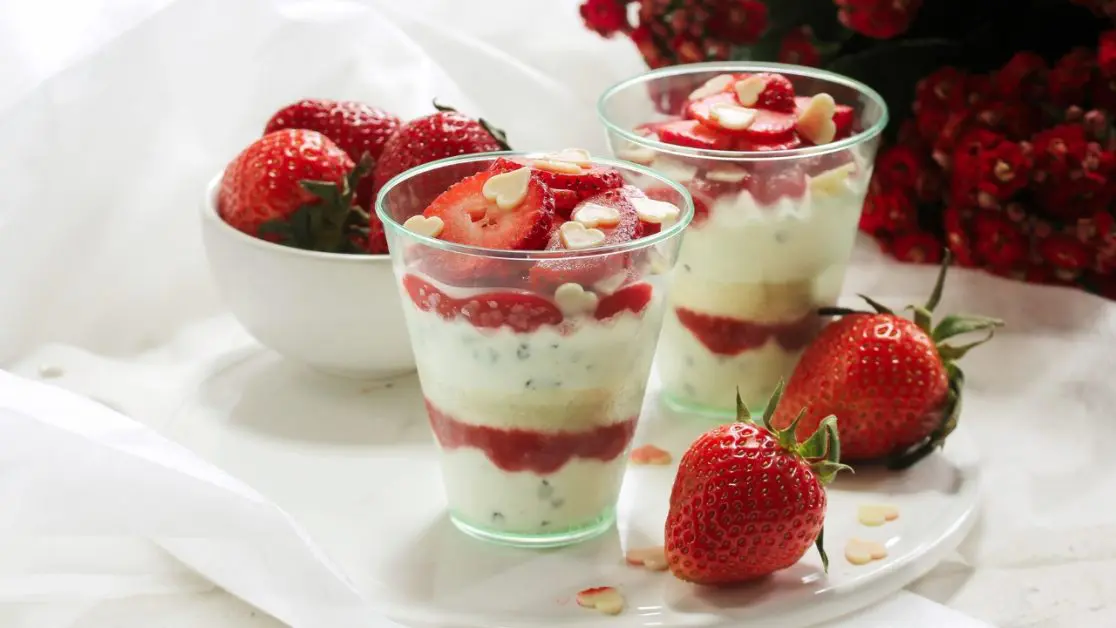 Microwave cheesecake cups