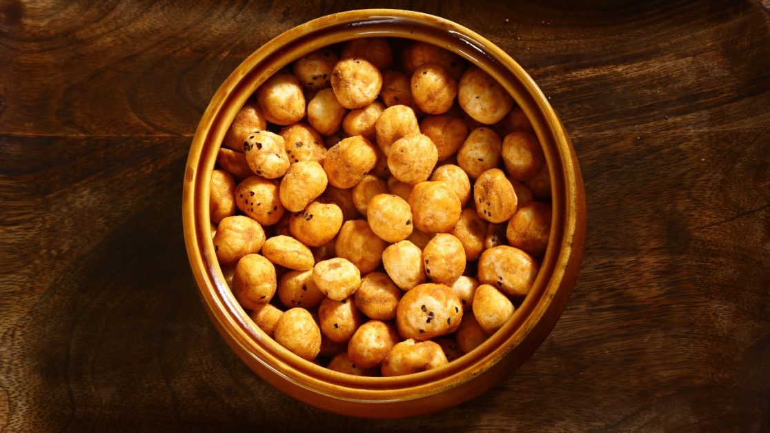 Make Spiced makhana in microwave
