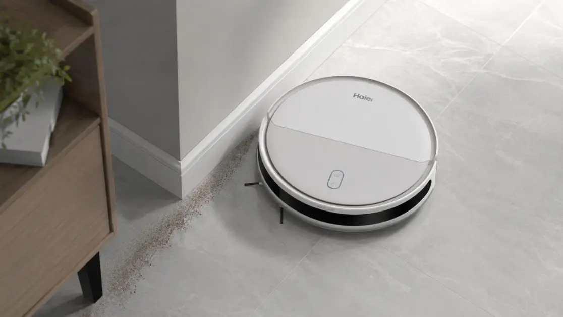 Robot Vacuum Cleaner cleaning every corner